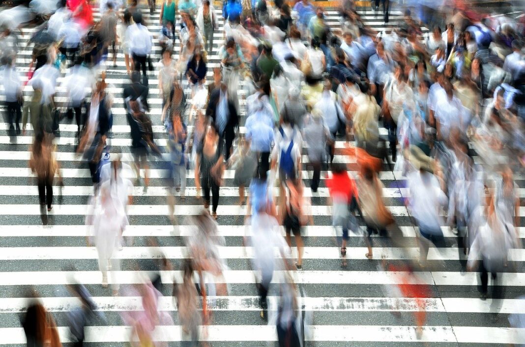 Audience en décembre au Japon pour l’affaire Crunch Monero Mining - pixabay -pedestrians-g2a5b3129e_1280